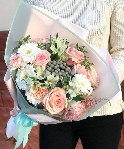 Букет "Музыка счастья" из розы Эквадор, альстромерии, гермини и диантуса (гвоздики) арт. 23797