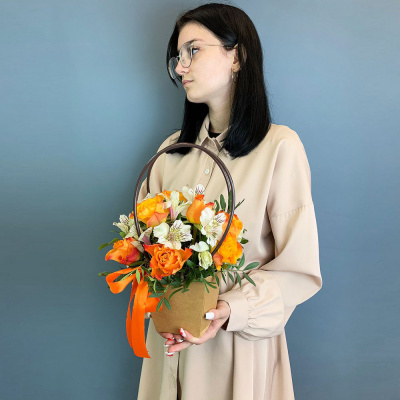 Сумочка с розовыми розами Кения и альстромерией N 66996-Р Сумочка с розовыми розами Кения и альстромерией N 66996-Р