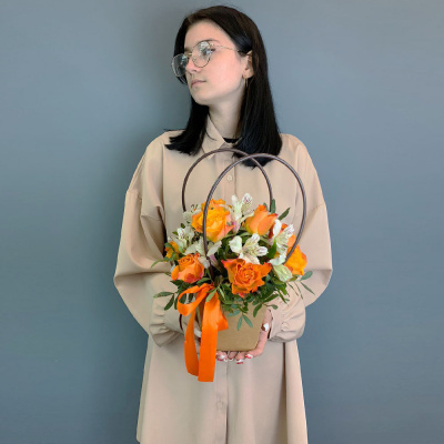 Сумочка с розовыми розами Кения и альстромерией N 66996-Р Сумочка с розовыми розами Кения и альстромерией N 66996-Р