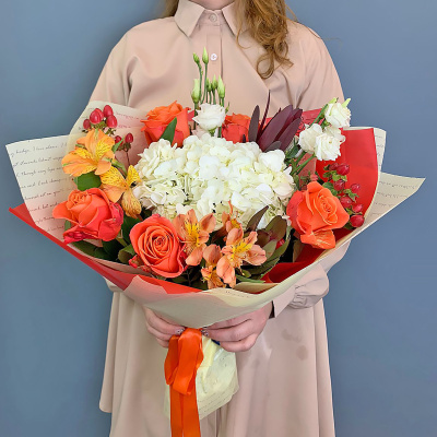 Букет с гортензией и розами оранжевый N 70983 Букет с гортензией и розами оранжевый N 70983