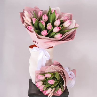 Букет из 15 розовых тюльпанов с лагурусом 59864