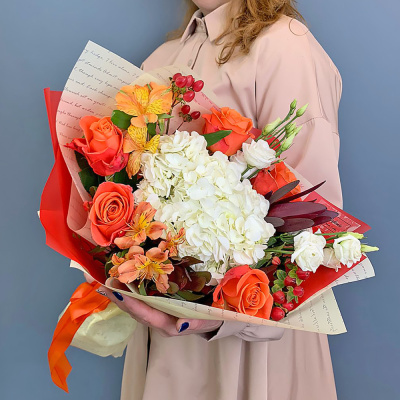 Букет с гортензией и розами оранжевый N 70983 Букет с гортензией и розами оранжевый N 70983