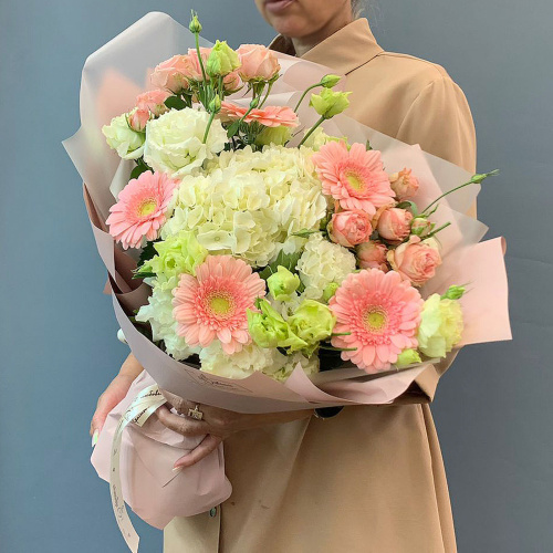 Букет с гортензией и мини герберами N 66828