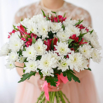 Букет из кустовой хризантемы и альстромерии. 47544