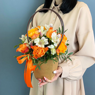 Сумочка с розовыми розами Кения и альстромерией N 66996-Р Сумочка с розовыми розами Кения и альстромерией N 66996-Р