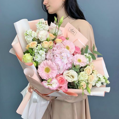 Букет с гортензией, матиолой и мини герберами 71080