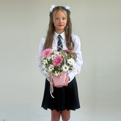 Сумочка с герберами и хризантемой ромашка N 84595 Сумочка с герберами и хризантемой ромашка N 84595