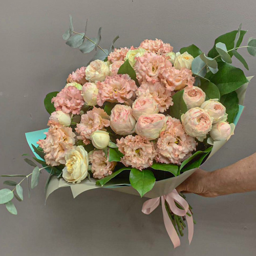 Букет "Ванильный пломбир" из кустовых пионовидных роз и эустомы арт. 45006