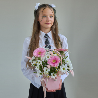 Сумочка с герберами и хризантемой ромашка N 84595 Сумочка с герберами и хризантемой ромашка N 84595