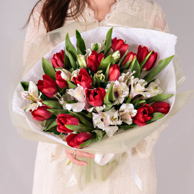 Букет из тюльпанов с альстромерией 46173