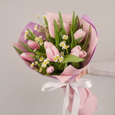 9 тюльпанов с ромашками N 46336